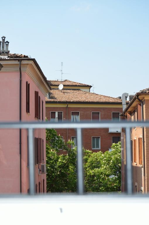 R&B La Pomposa Dei Motori Hotel Modena Kültér fotó